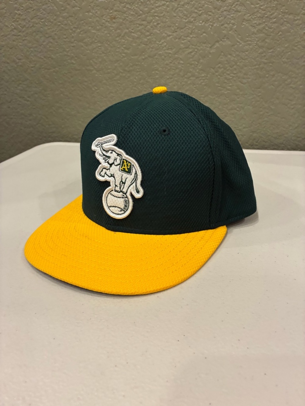 Oakland Athletics A’s Hat Cap Sz 7 1/4 New Era 59Fifty Elephant Mascot Mesh